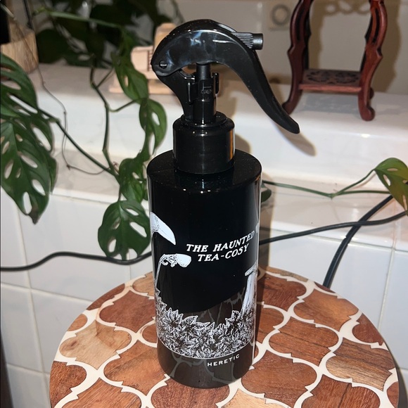 Heretic The Haunted Tea Cosy room spray Edward Gorey - Picture 3 of 7